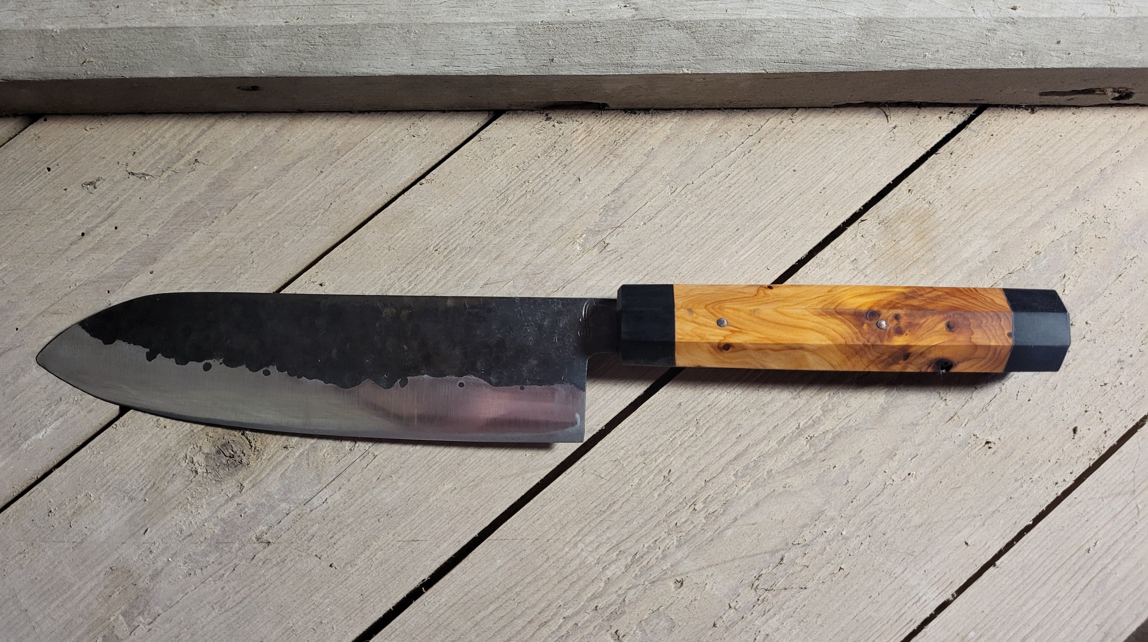 Superbe couteau de chasse au karambit en bois de Burundi Superbe couteau de chasse au karambit en bois de Burundi