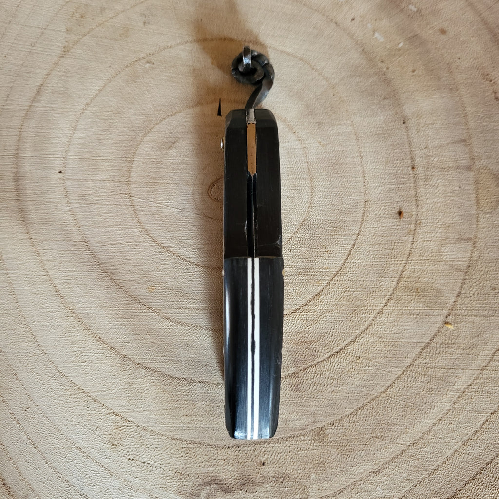 Couteau pliant de type Piémontais en corne de buffle