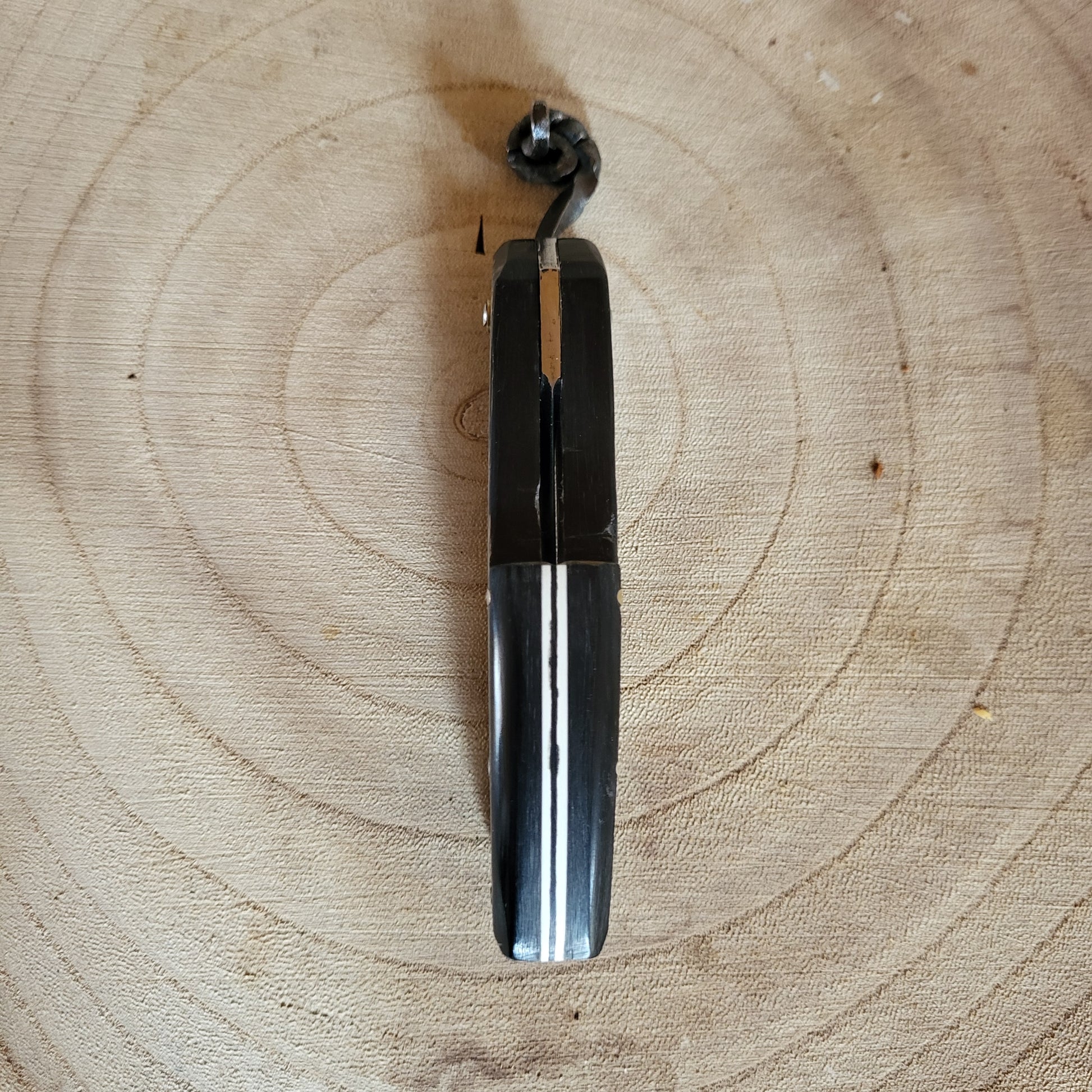 Couteau pliant de type Piémontais en corne de buffle