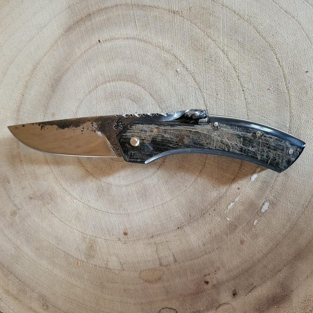Couteau pliant de type Piémontais en corne de buffle