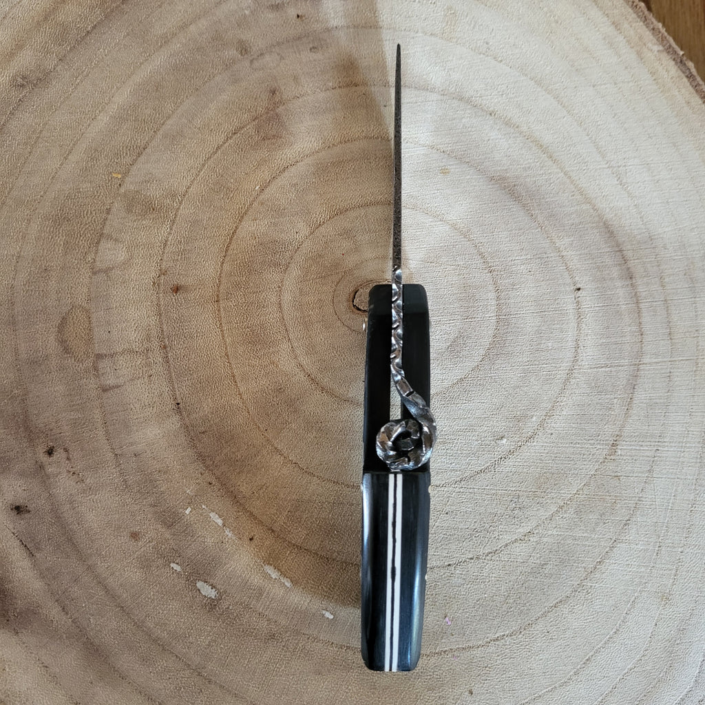 Couteau pliant de type Piémontais en corne de buffle
