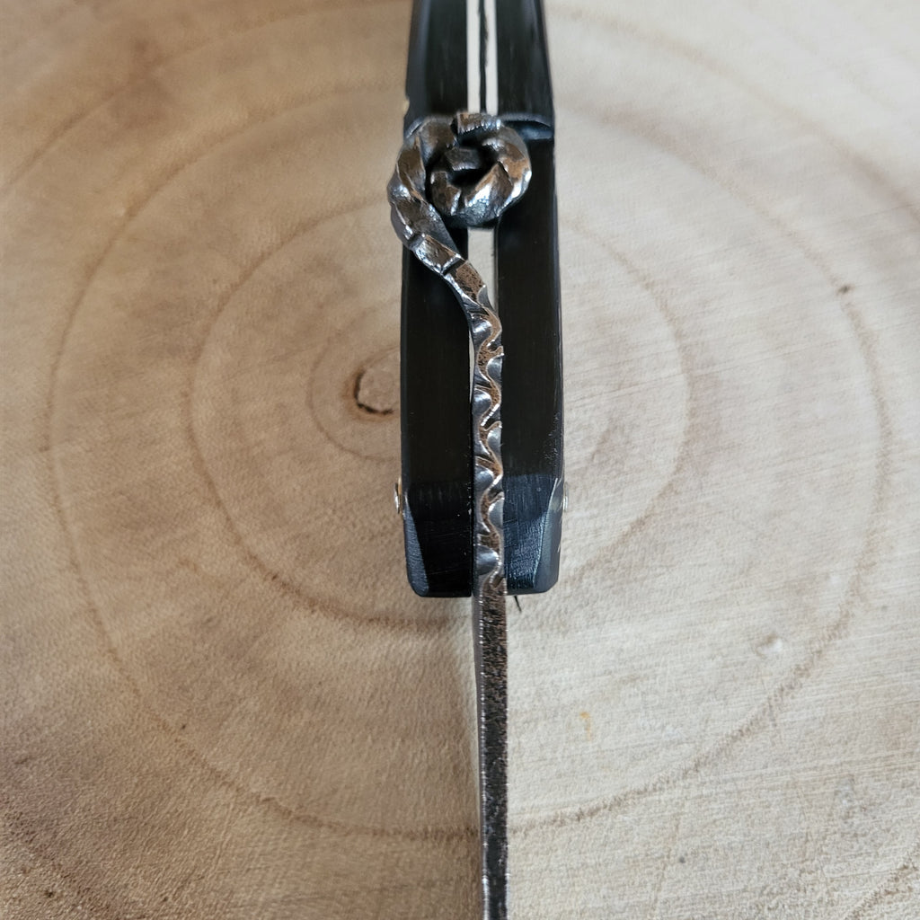 Couteau pliant de type Piémontais en corne de buffle