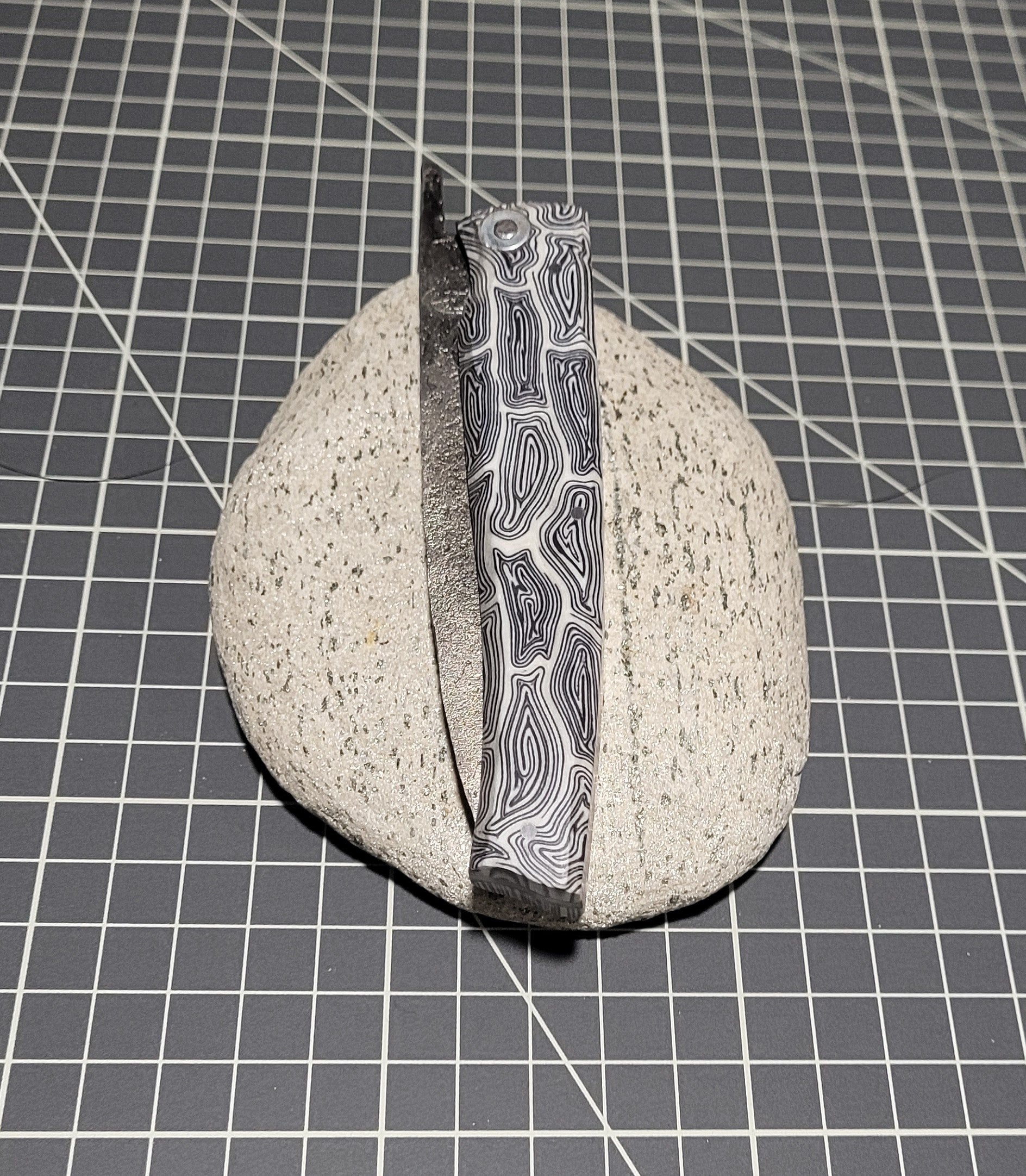 Couteau pliant 2 clous en composite - Couteau pliant à friction