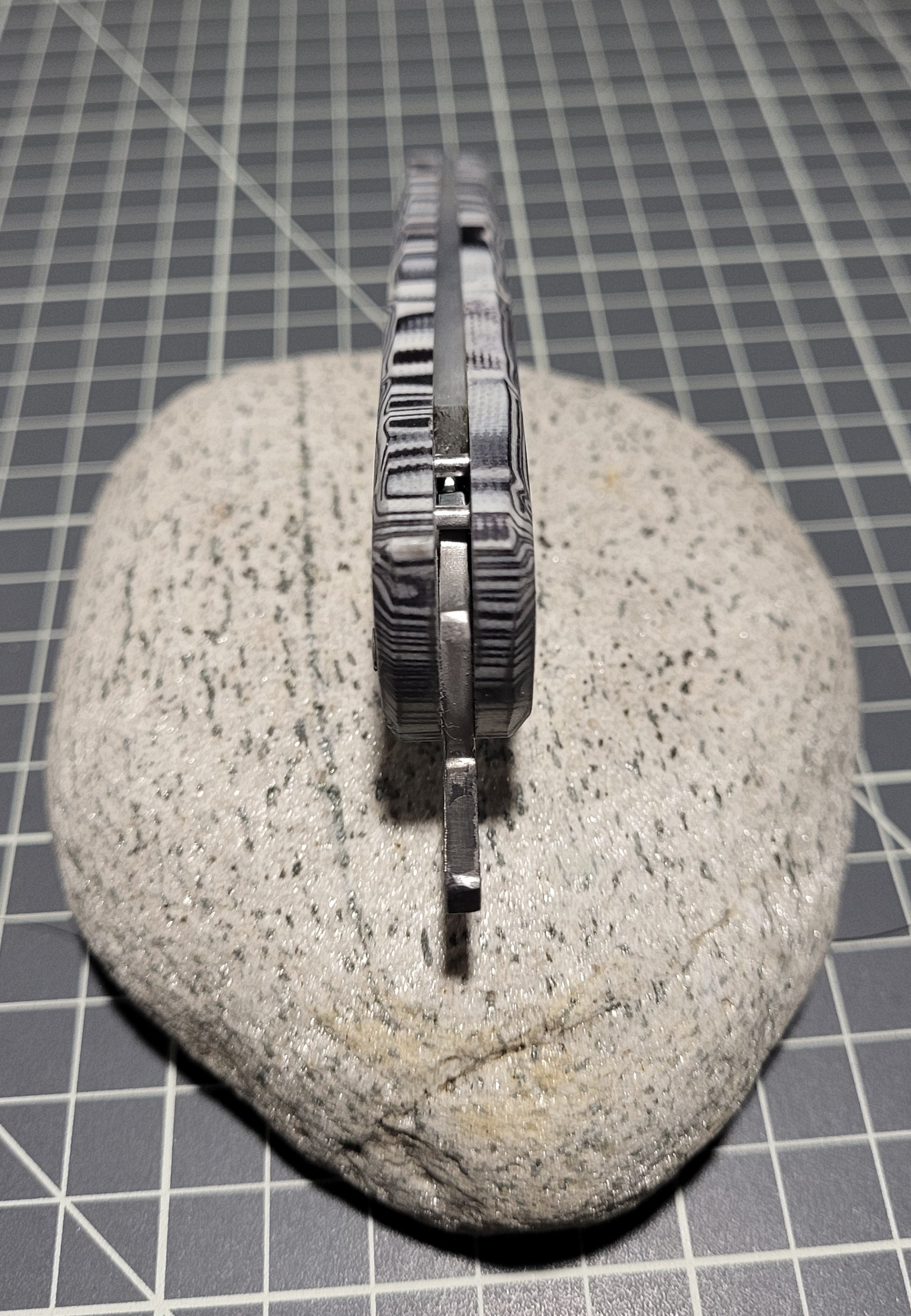 Couteau pliant 2 clous en composite - Couteau pliant à friction